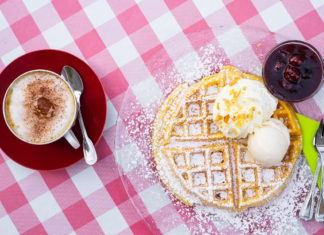 Wunderbare Waffel-Welt im Dorfteich Café