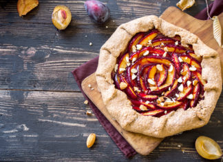 Rustikale Pflaumen-Galette mit Mandeln