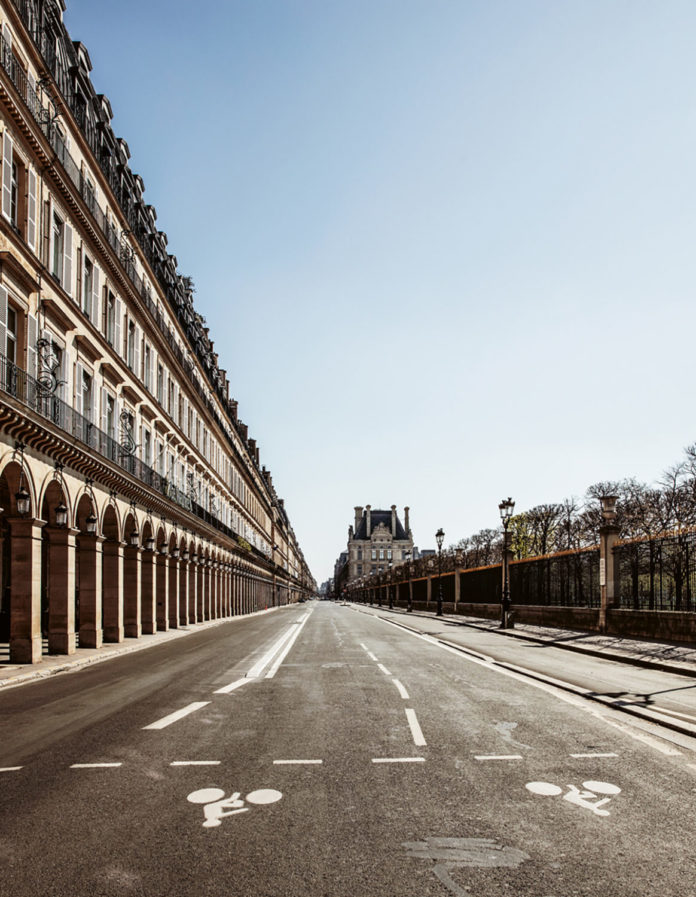 Die Welt im Lockdown – wie die prachtvolle „Rue de Rivoli“ an der berühmten Parkanlage „Jardin des Tuileries“ in Paris. © Stéphanie Gizard