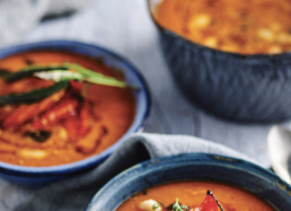 Vegane Tomatensuppe mit Bohnen und Salbei