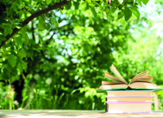 Kultur in blühenden Gärten