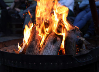Buden, Feuer, Bürgerhaus und ganz viel Livemusik