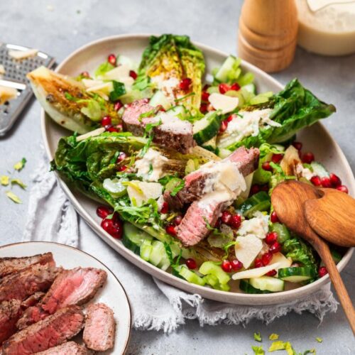 Gebratener Salat mit Steak