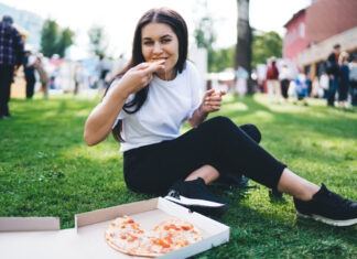 Italienischer Markt am Traveufer